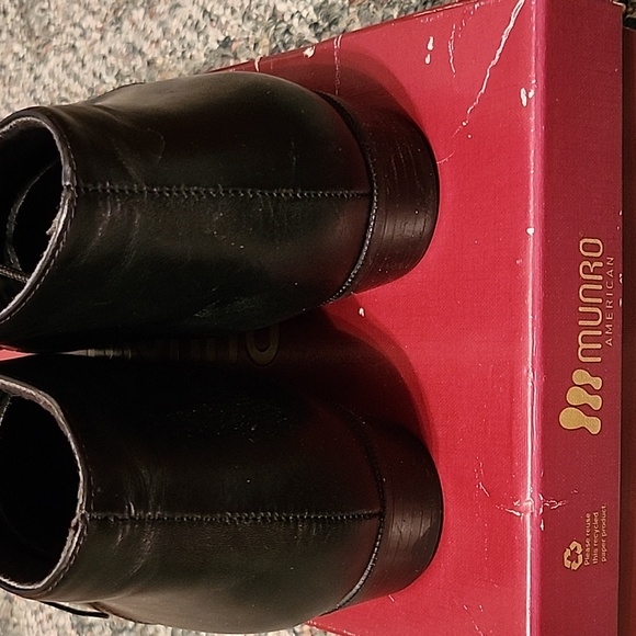 Munro booties - Picture 2 of 9